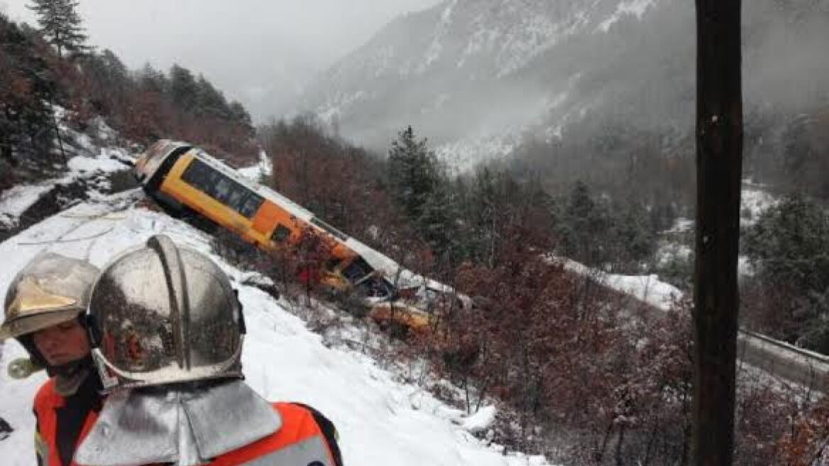 Δύο νεκροί και 30 τραυματίες από εκτροχιασμό τρένου στις Γαλλικές Άλπεις